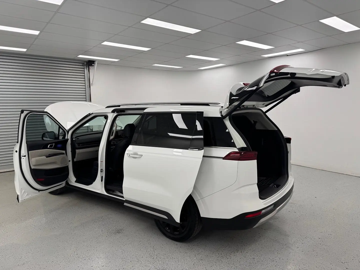 2023 Kia Carnival Gallery Image 10