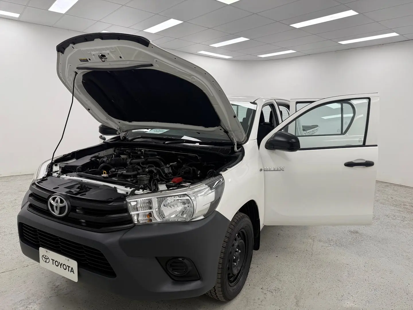 2017 Toyota Hilux Gallery Image 8