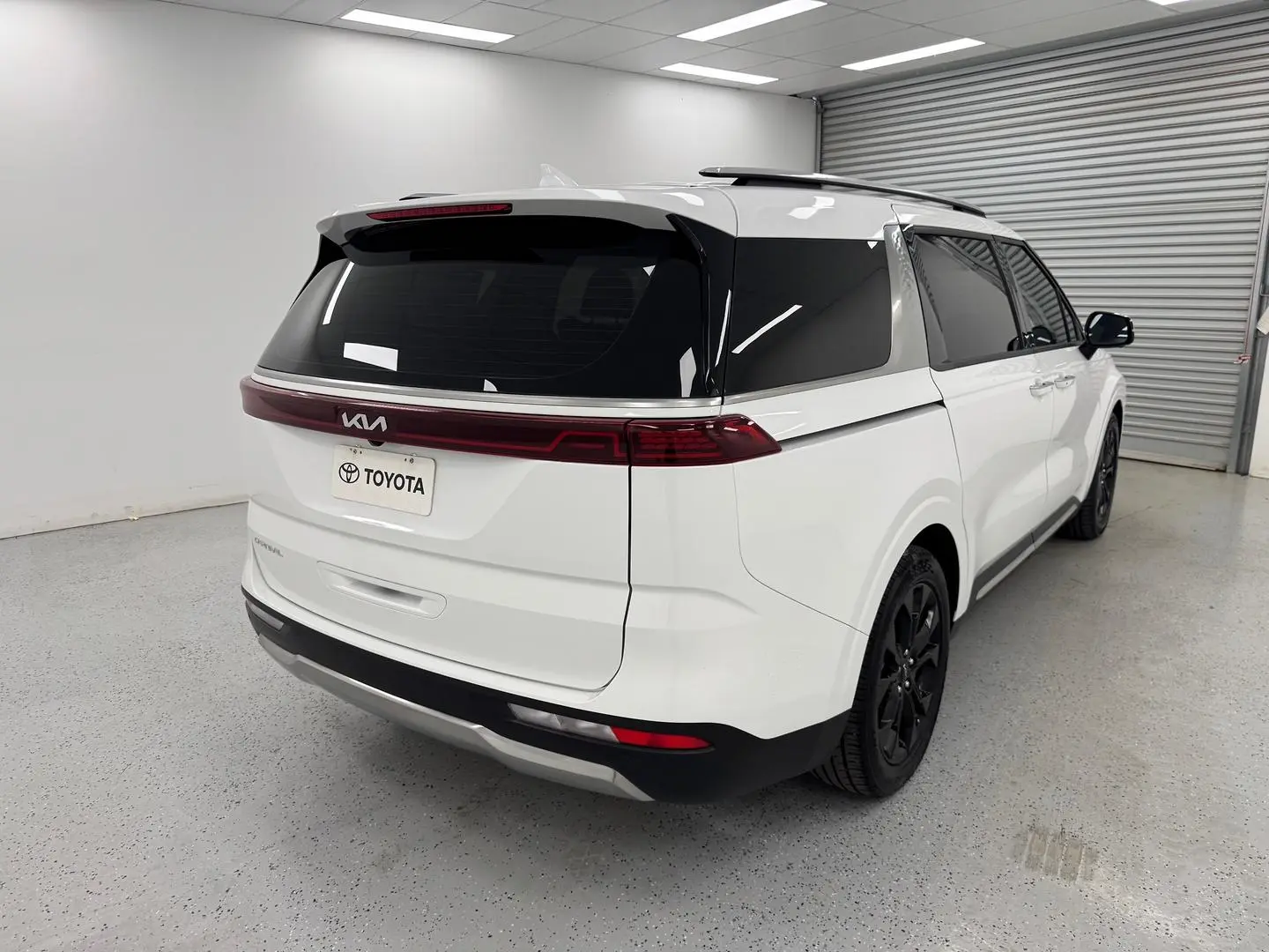2023 Kia Carnival Gallery Image 3