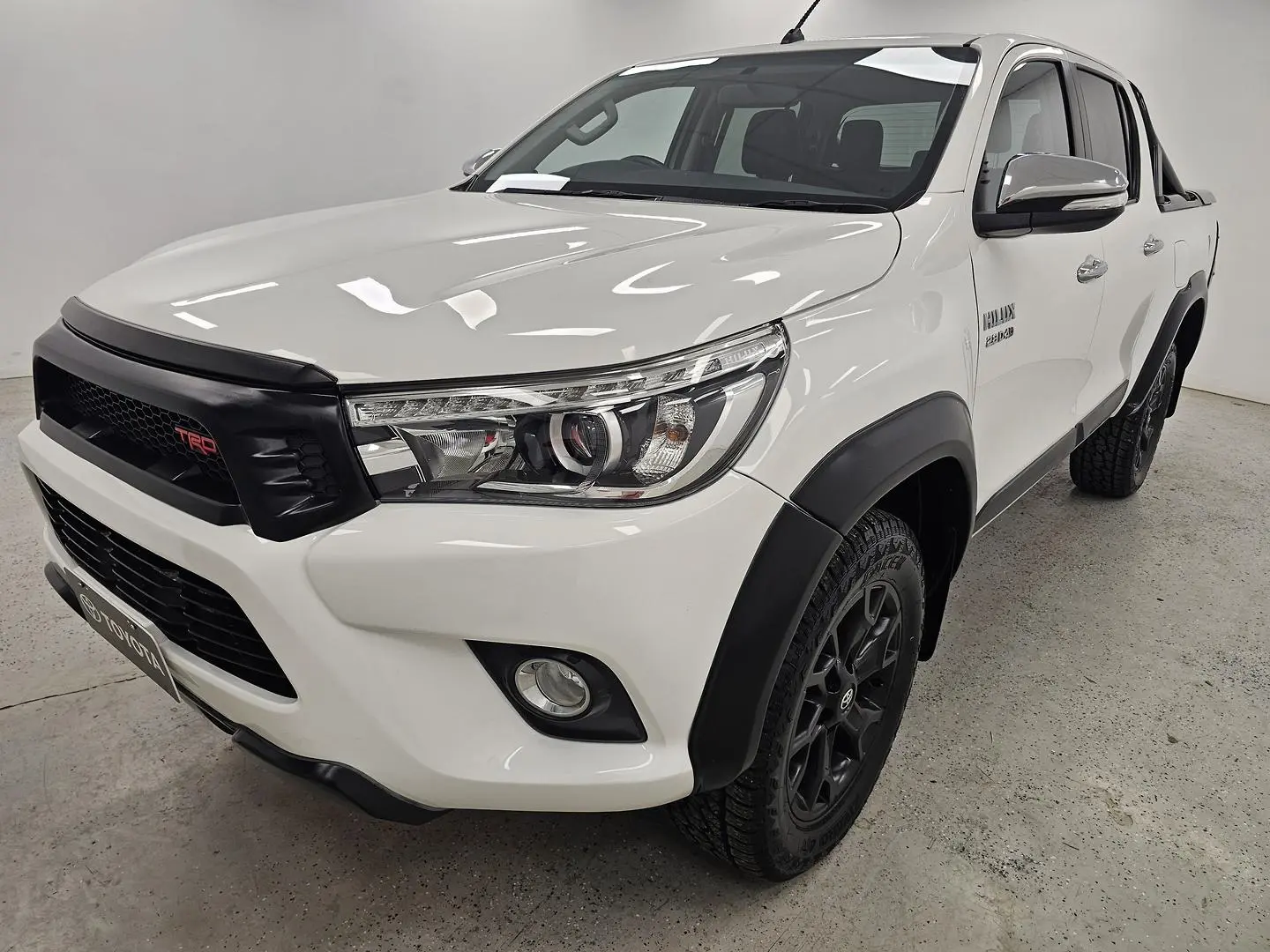 2017 Toyota Hilux Gallery Image 7