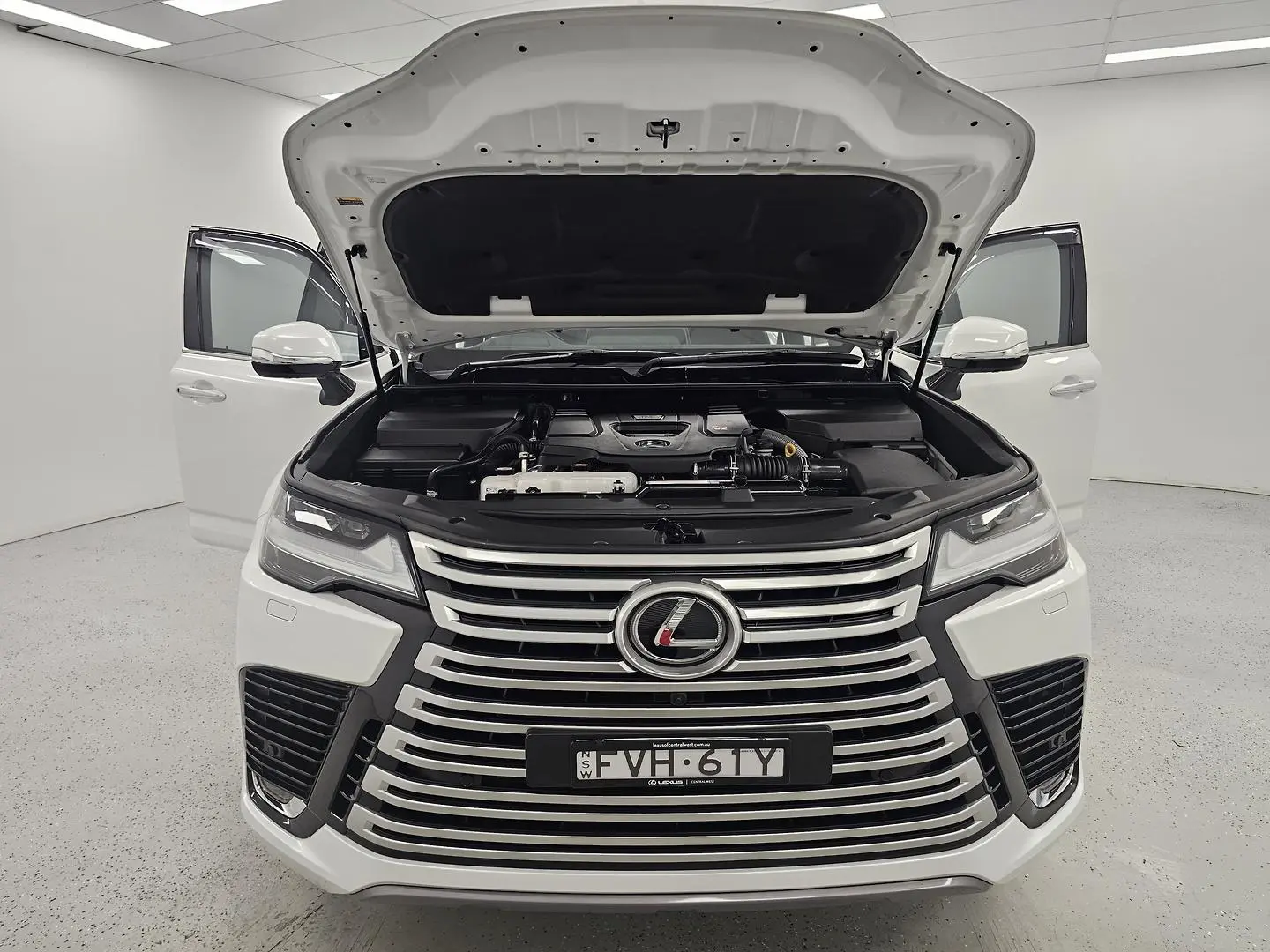 2023 Lexus LX Gallery Image 27