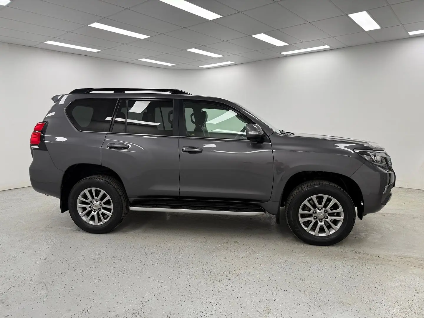 2019 Toyota Landcruiser Prado Gallery Image 2