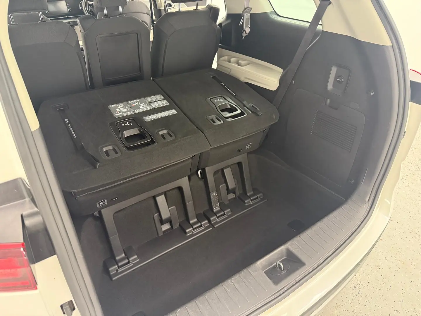 2023 Kia Carnival Gallery Image 13