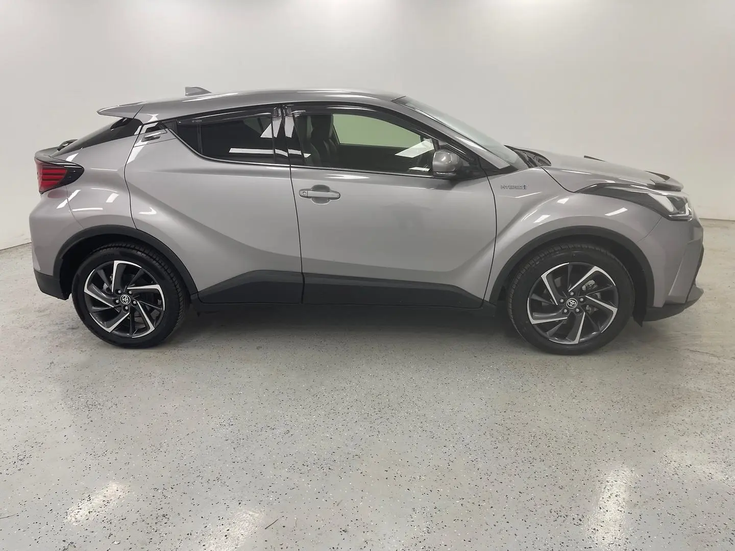 2020 Toyota C-HR Gallery Image 2