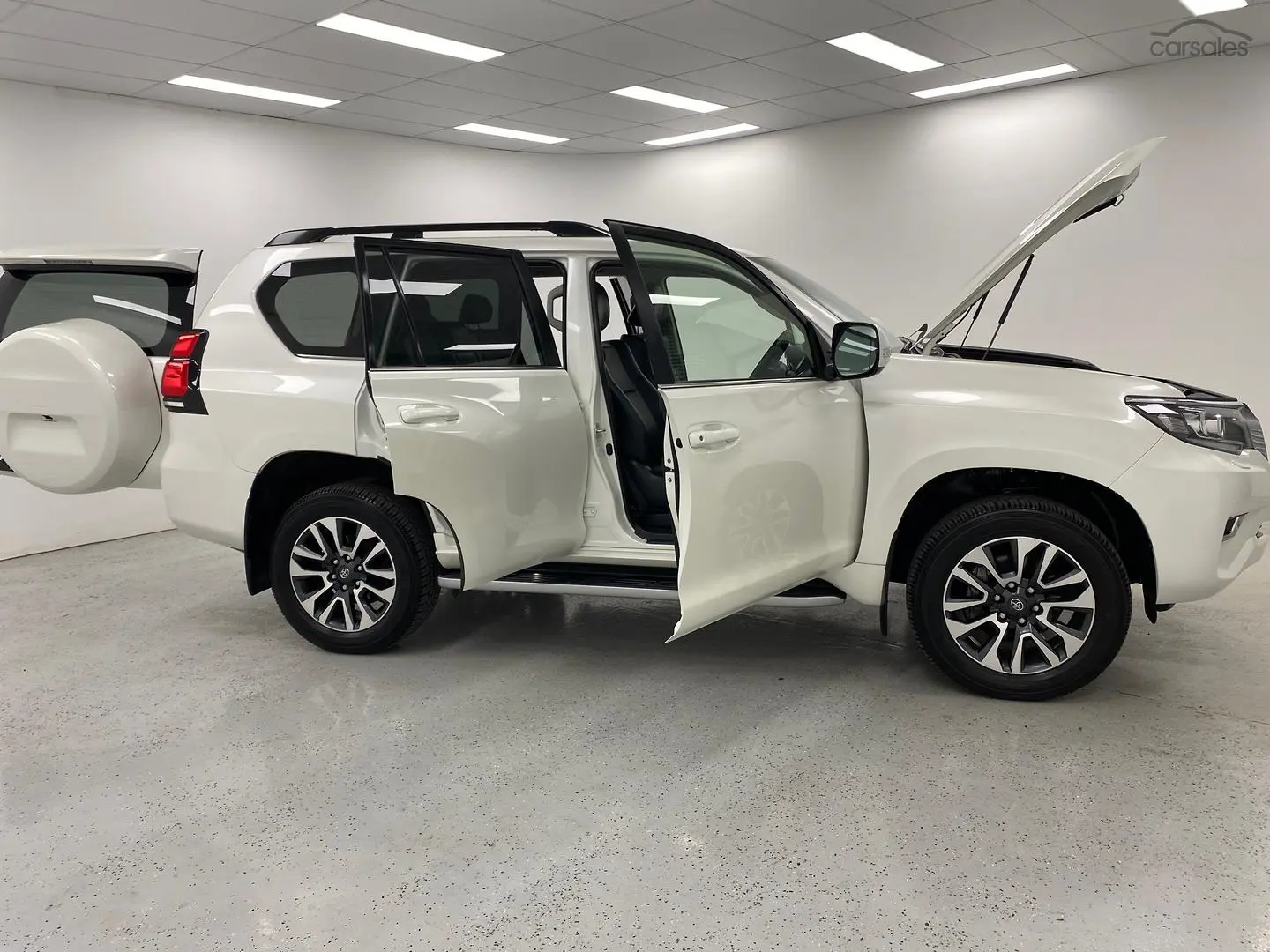 2023 Toyota Landcruiser Prado Image 10