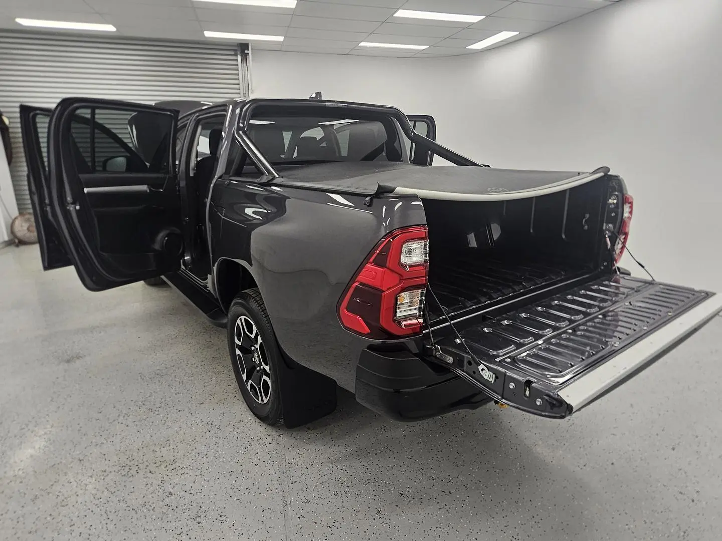 2024 Toyota Hilux Gallery Image 16