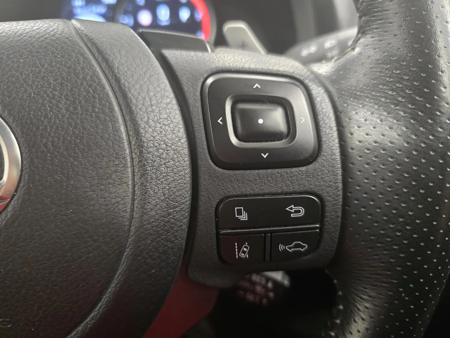 2021 Lexus IS Gallery Image 24