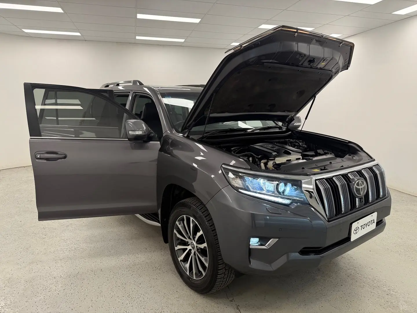2021 Toyota Landcruiser Prado Gallery Image 19