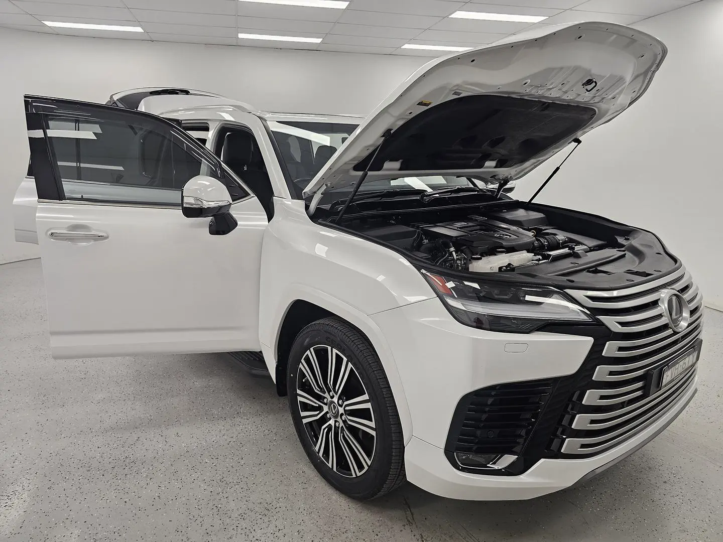 2023 Lexus LX Gallery Image 26