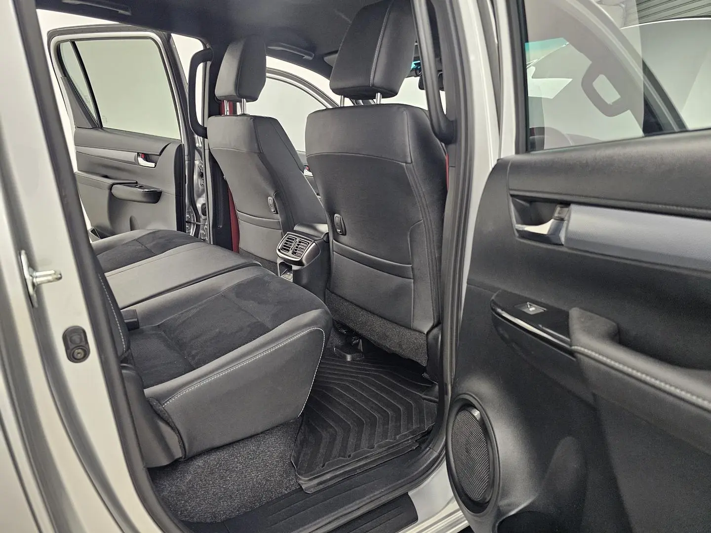 2025 Toyota Hilux Gallery Image 20