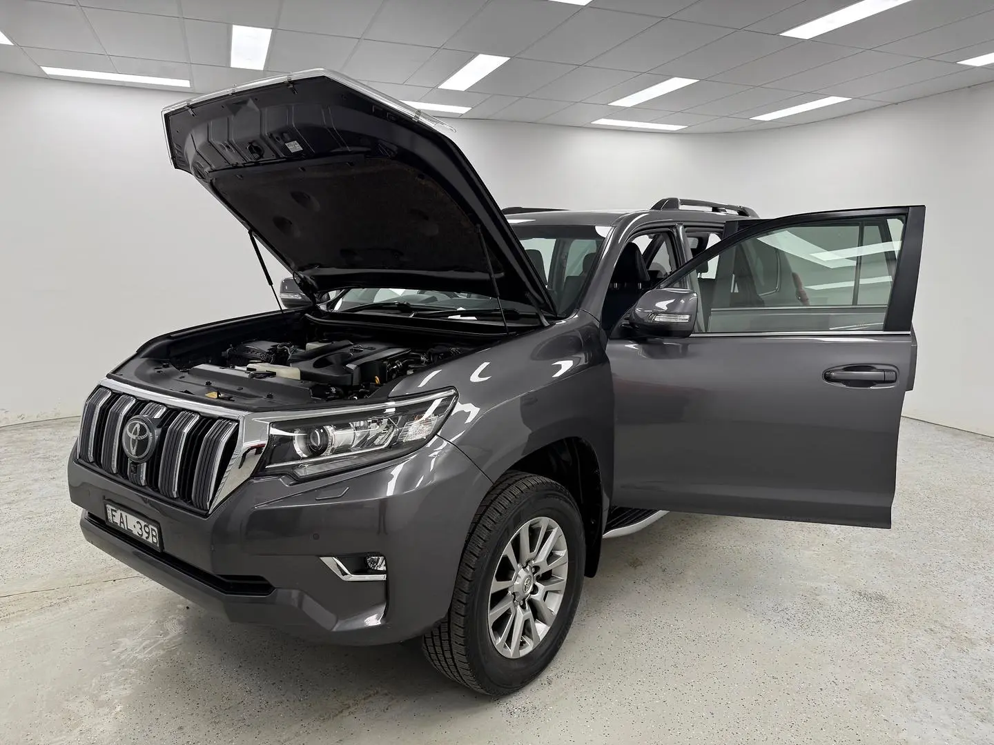 2019 Toyota Landcruiser Prado Gallery Image 8