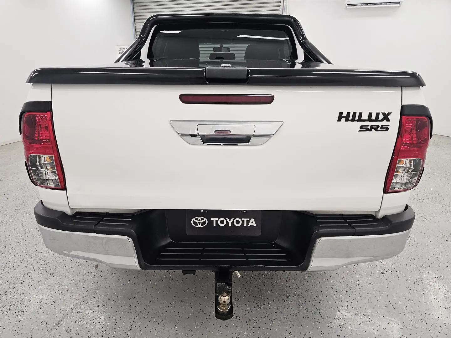 2017 Toyota Hilux Gallery Image 4