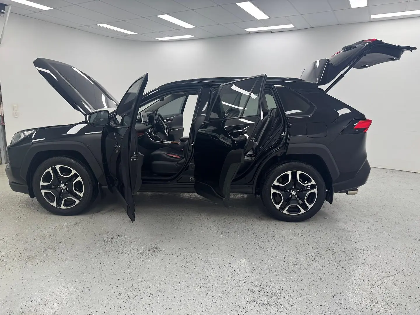 2020 Toyota RAV4 Gallery Image 11