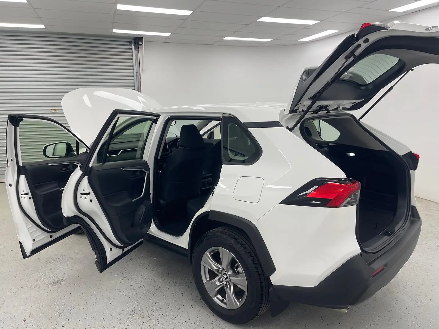 2024 Toyota RAV4 Gallery Image 11