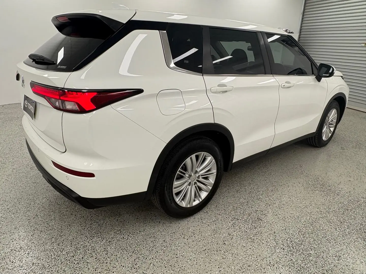 2022 Mitsubishi Outlander Gallery Image 3