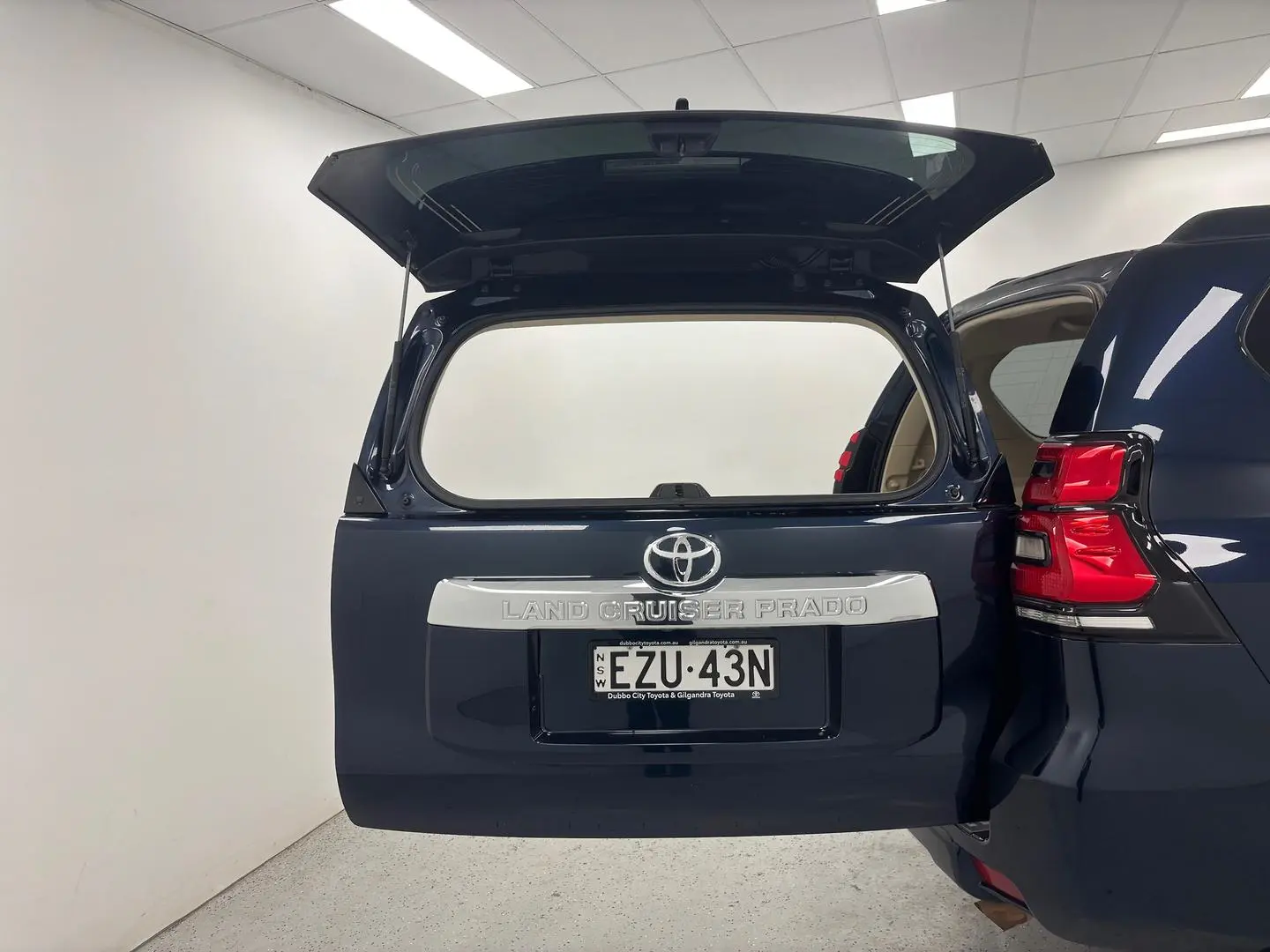 2023 Toyota Landcruiser Prado Gallery Image 22