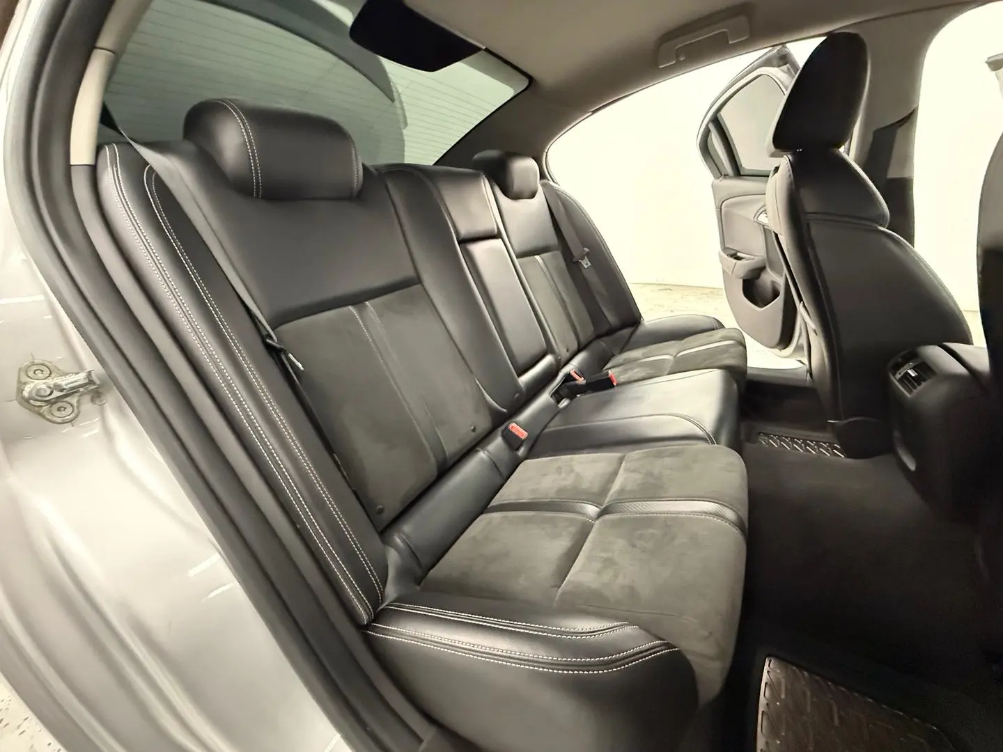 2017 Holden Commodore Gallery Image 17