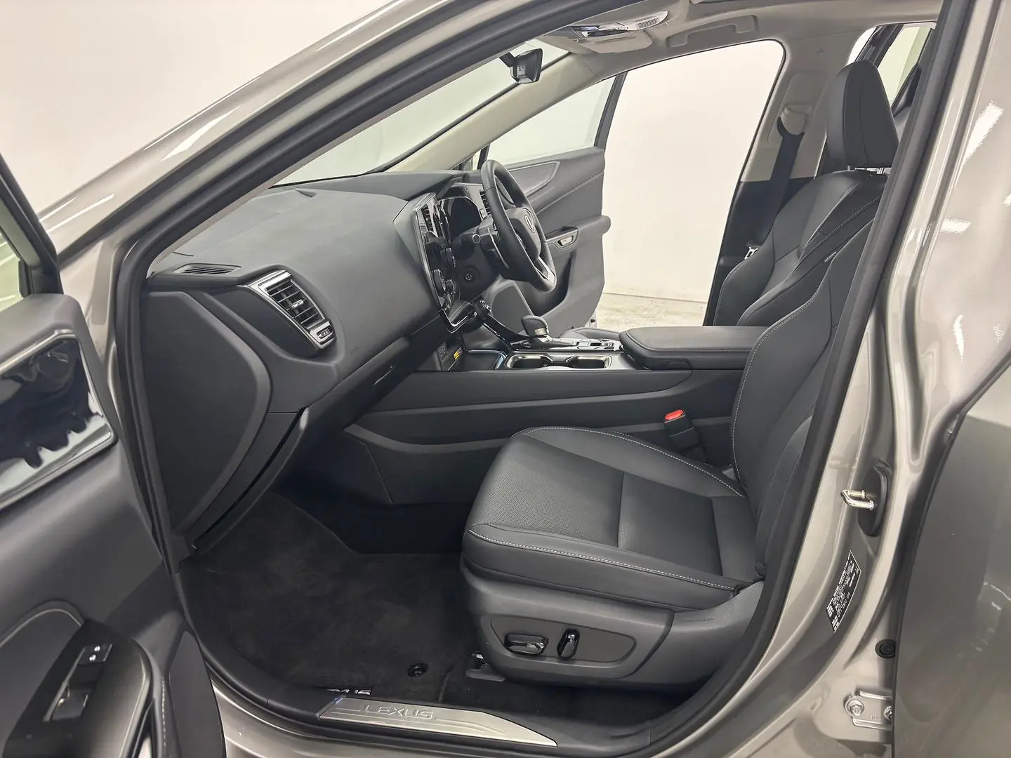 2025 Lexus NX Gallery Image 18