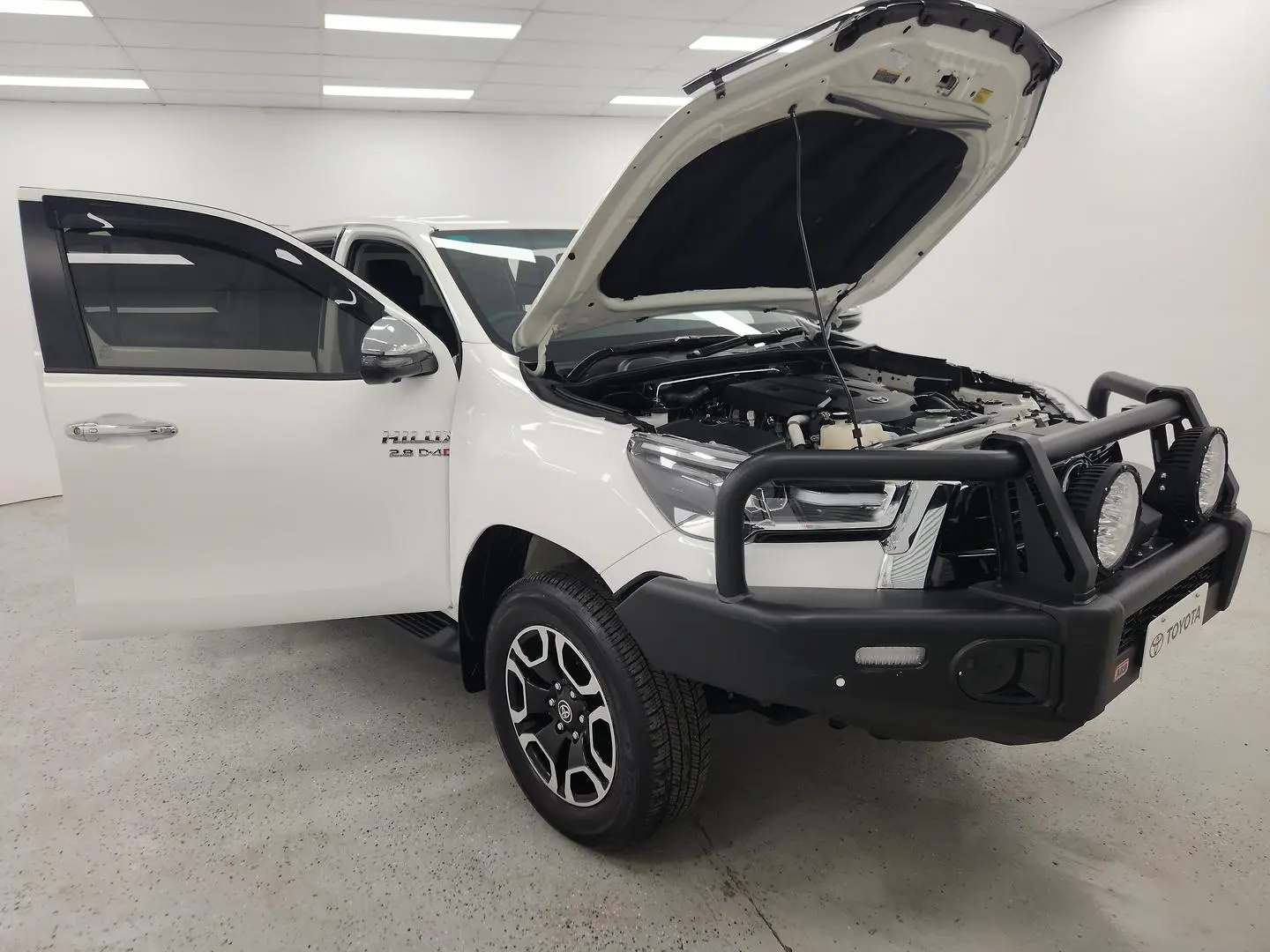 2023 Toyota Hilux Gallery Image 8