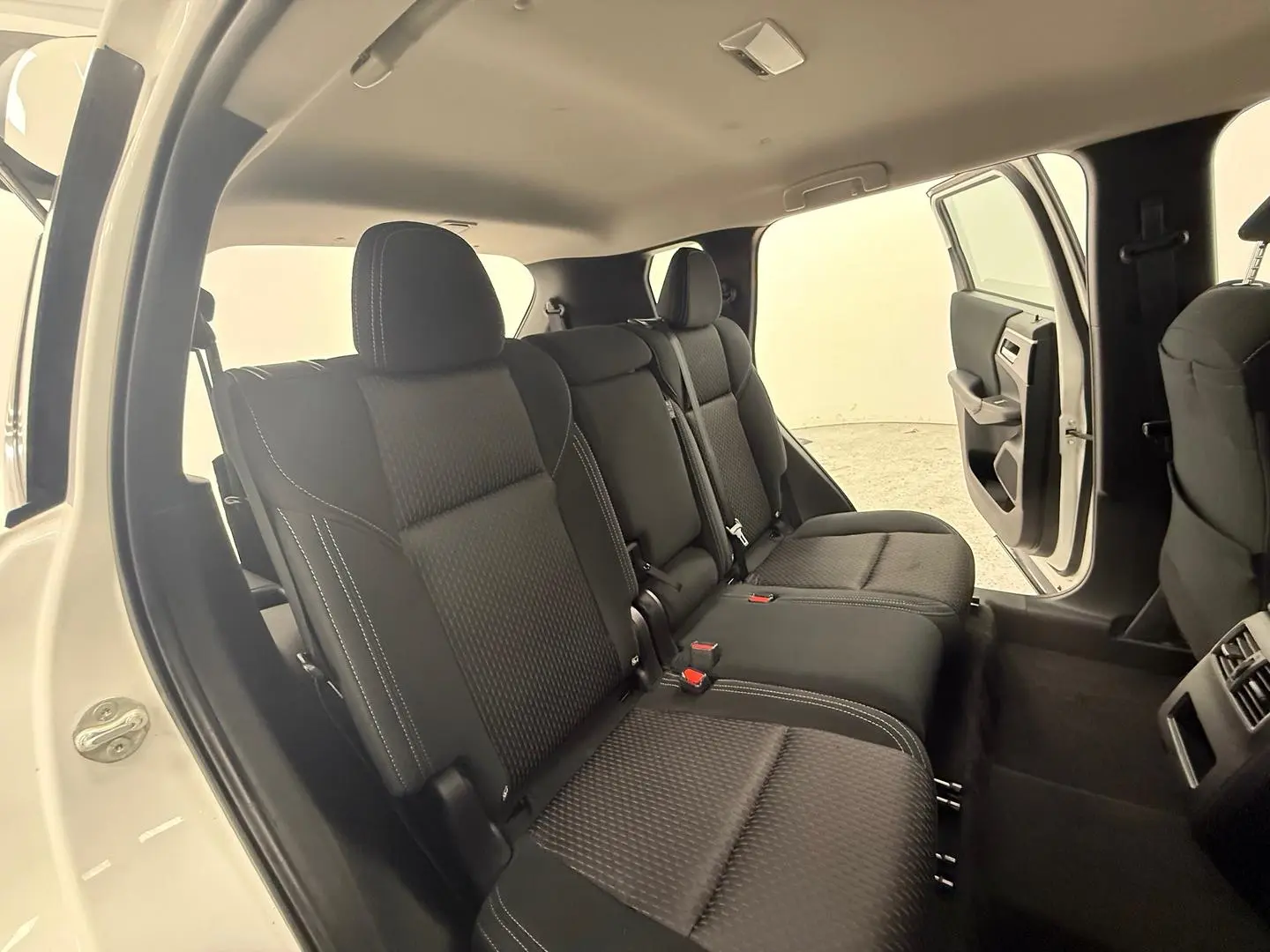 2022 Mitsubishi Outlander Gallery Image 19