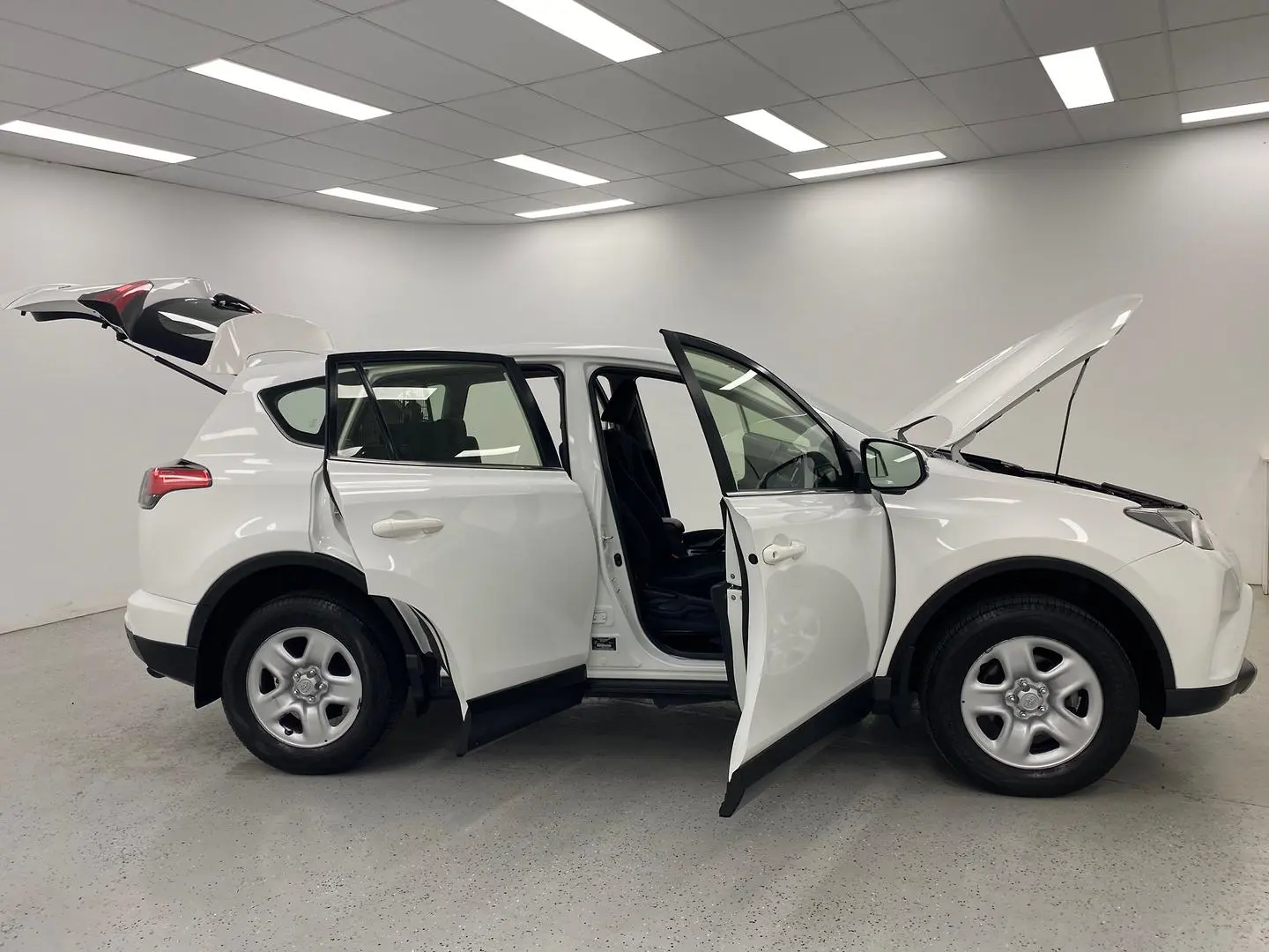 2018 Toyota Rav4 Gallery Image 10