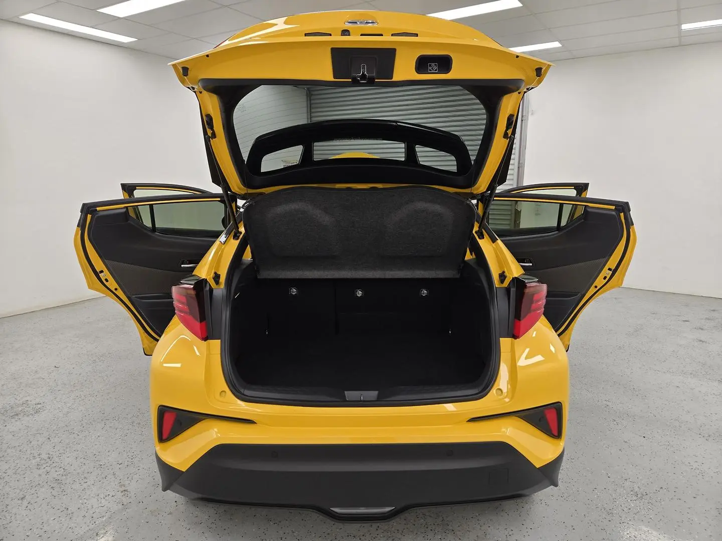 2022 Toyota C-HR Gallery Image 11
