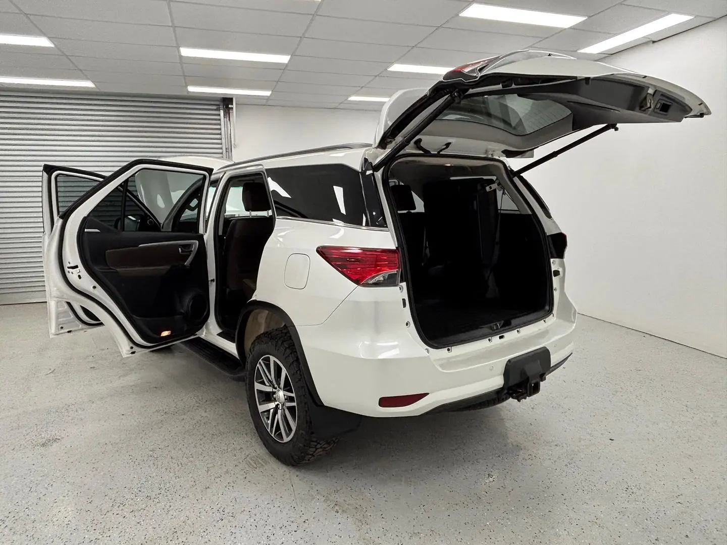 2018 Toyota Fortuner Gallery Image 12