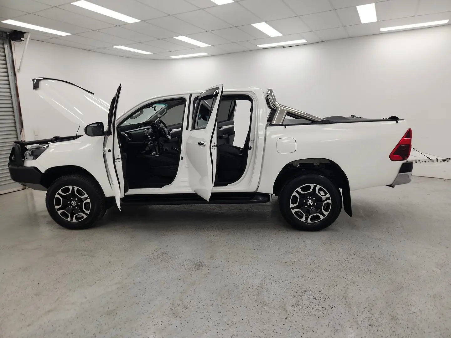 2023 Toyota Hilux Gallery Image 13