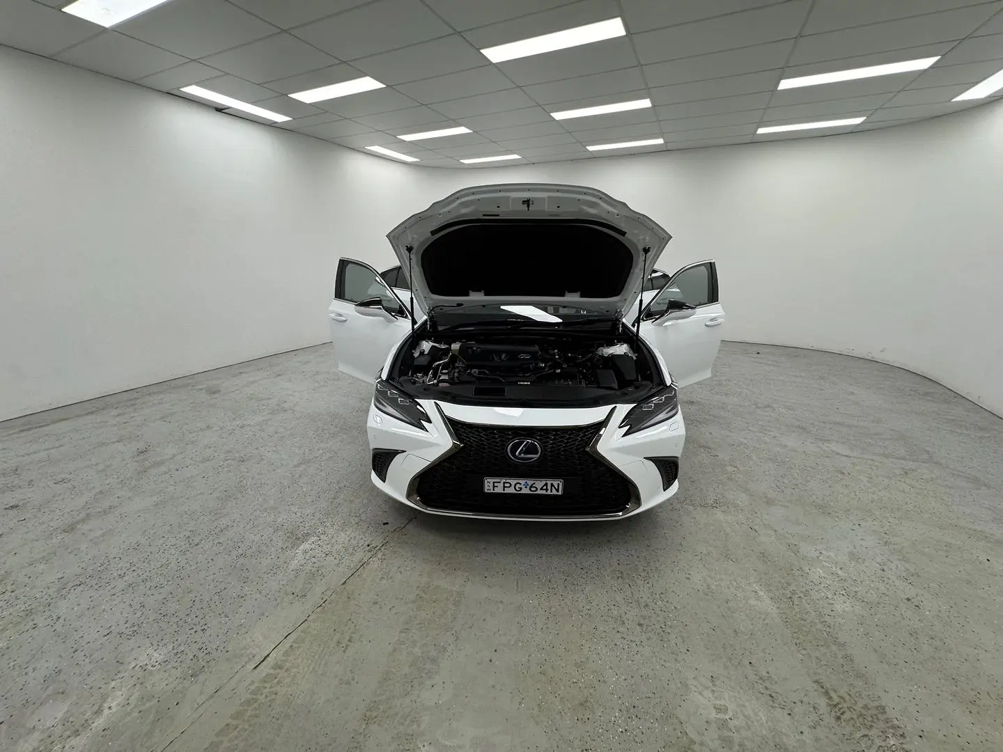 2022 Lexus ES Gallery Image 13