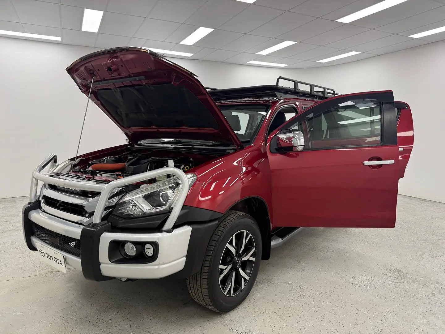 2020 Isuzu MU-X Gallery Image 8