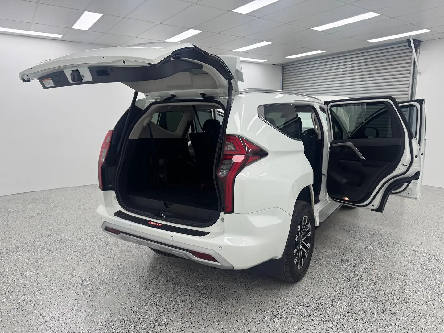 2022 Mitsubishi Pajero Sport Gallery Image 9