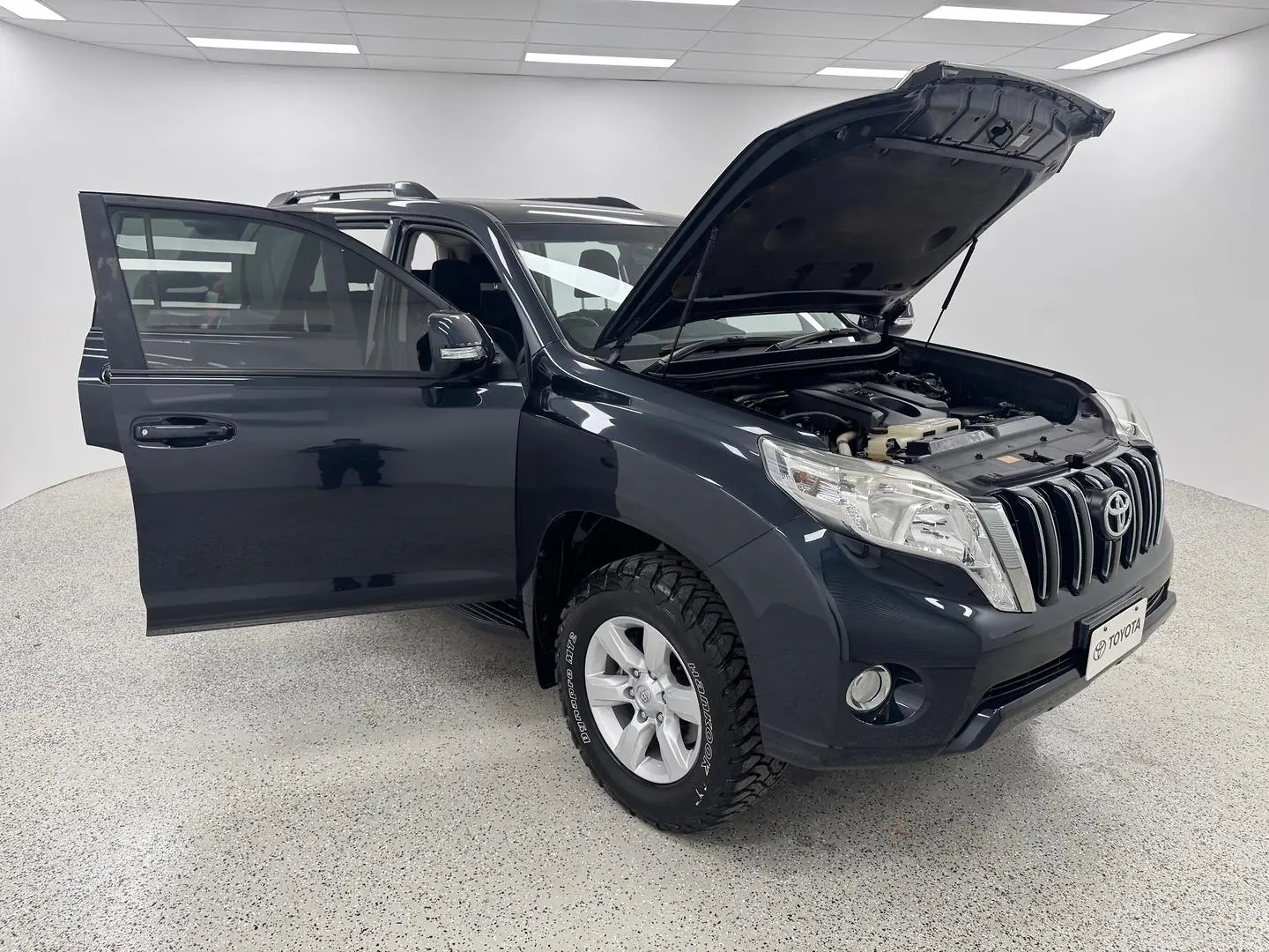 2016 Toyota Landcruiser Prado Gallery Image 7