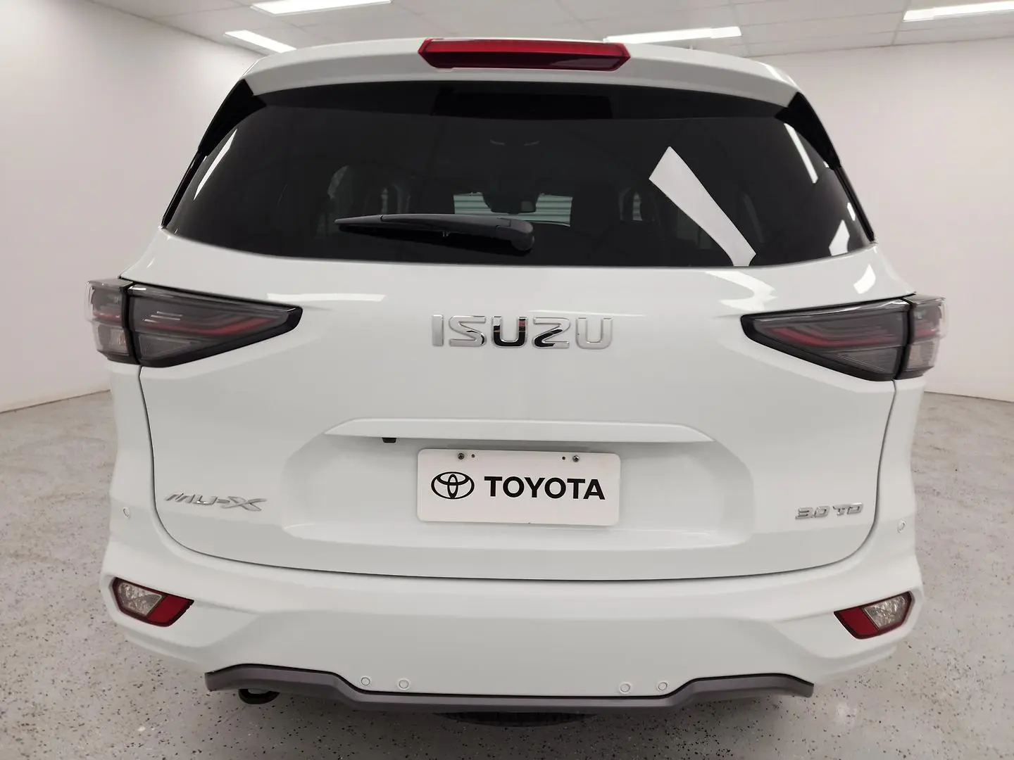 2023 Isuzu MU-X Gallery Image 4