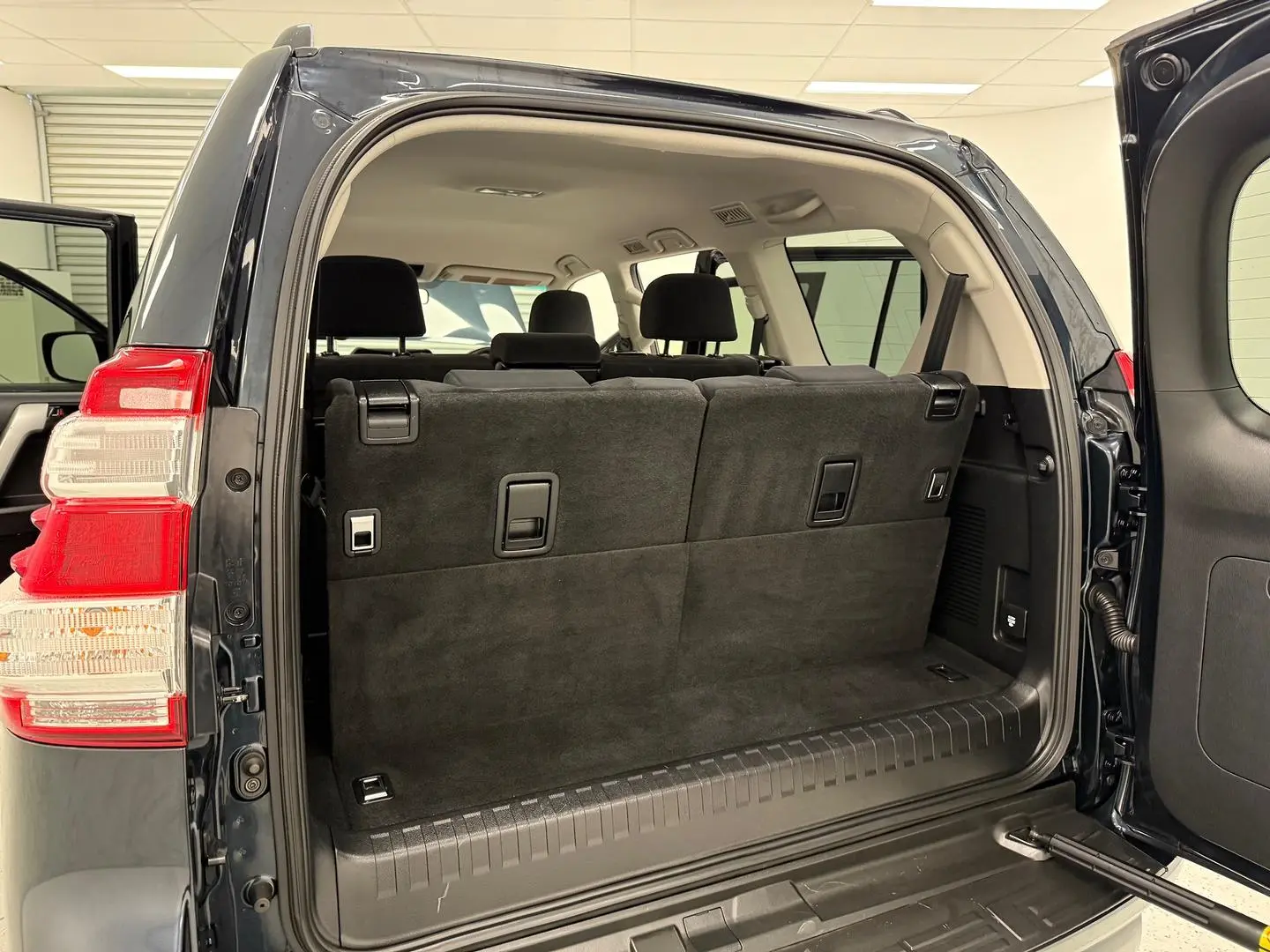 2016 Toyota Landcruiser Prado Gallery Image 14
