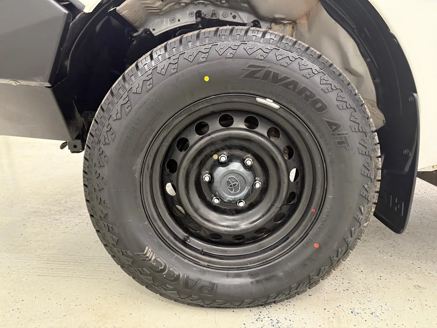 2022 Toyota Hilux Gallery Image 9