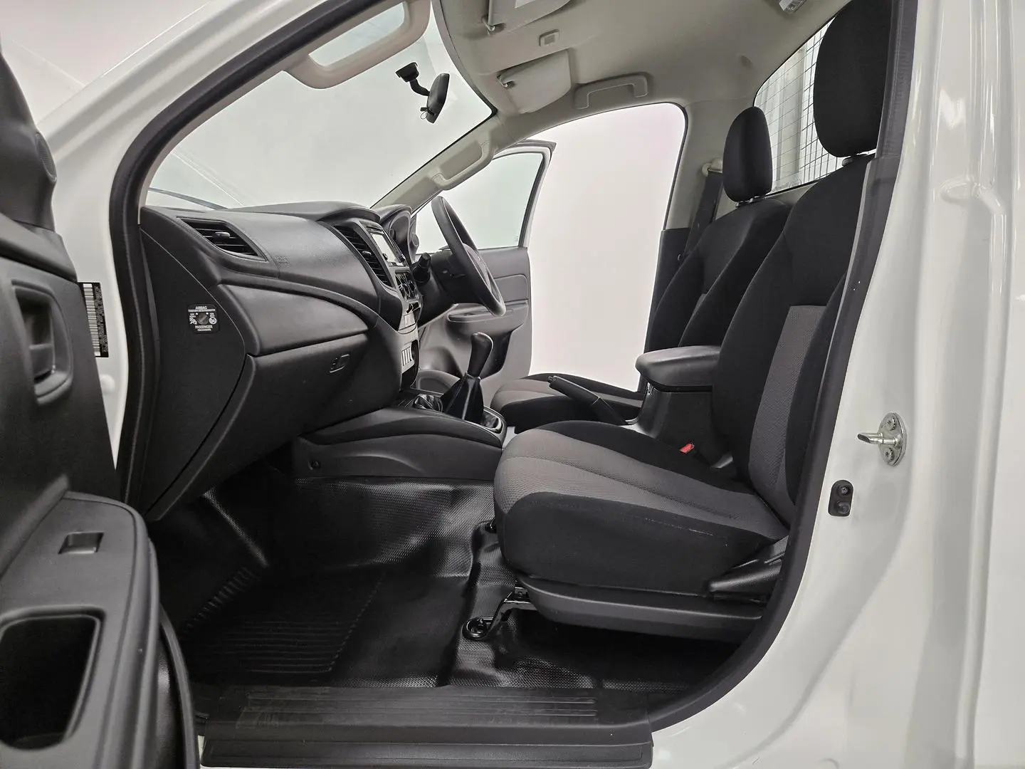 2021 Mitsubishi Triton Gallery Image 18