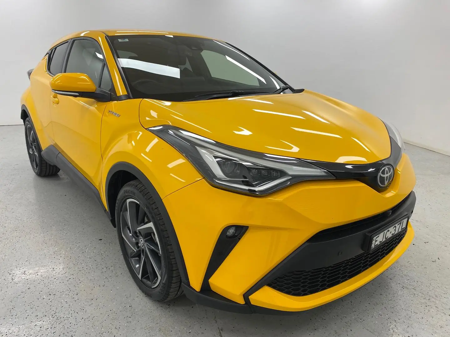 2019 Toyota C-HR Image 1