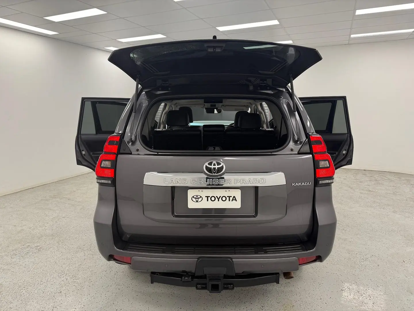 2021 Toyota Landcruiser Prado Gallery Image 12