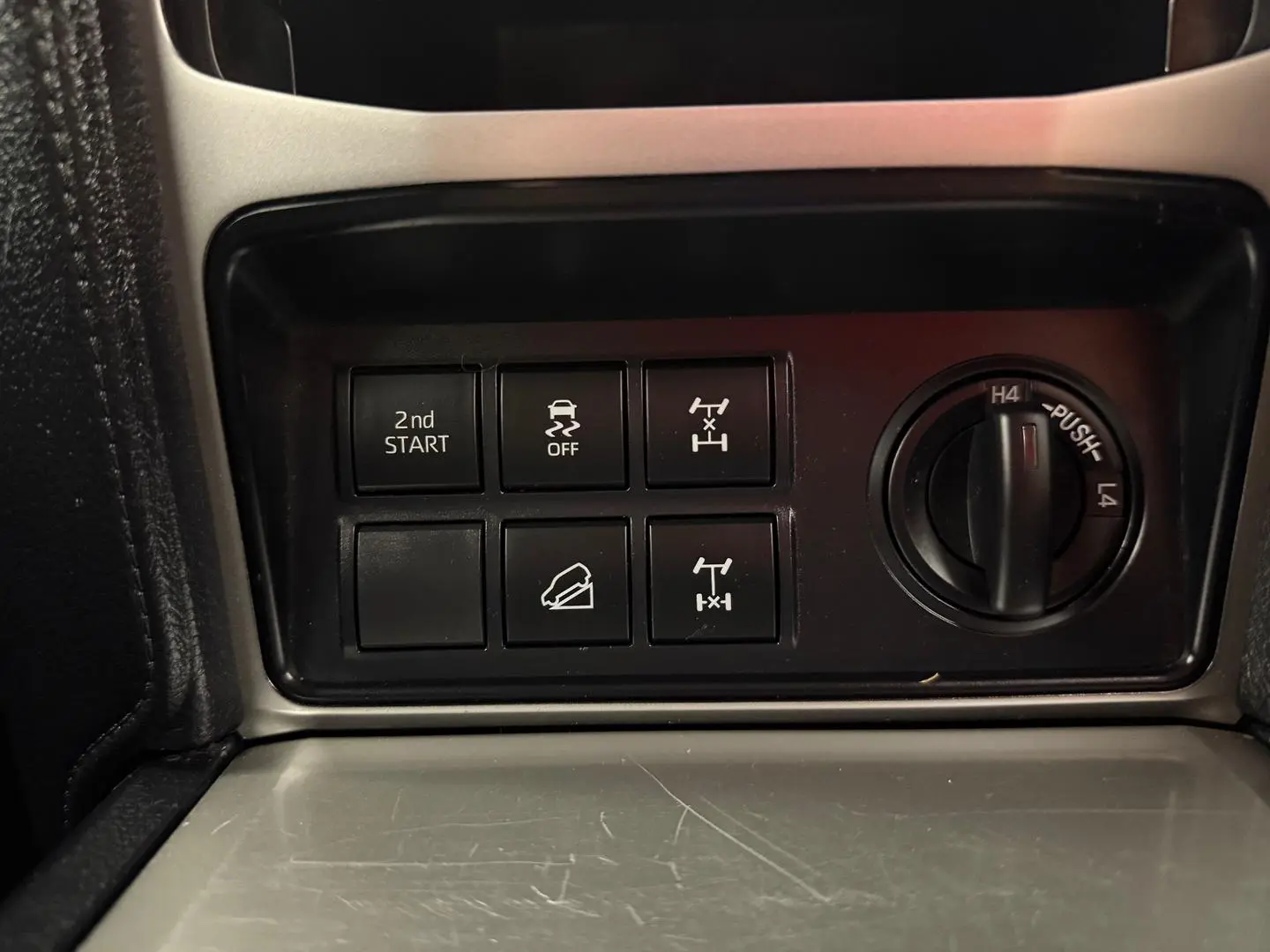 2022 Toyota Landcruiser Prado Gallery Image 32