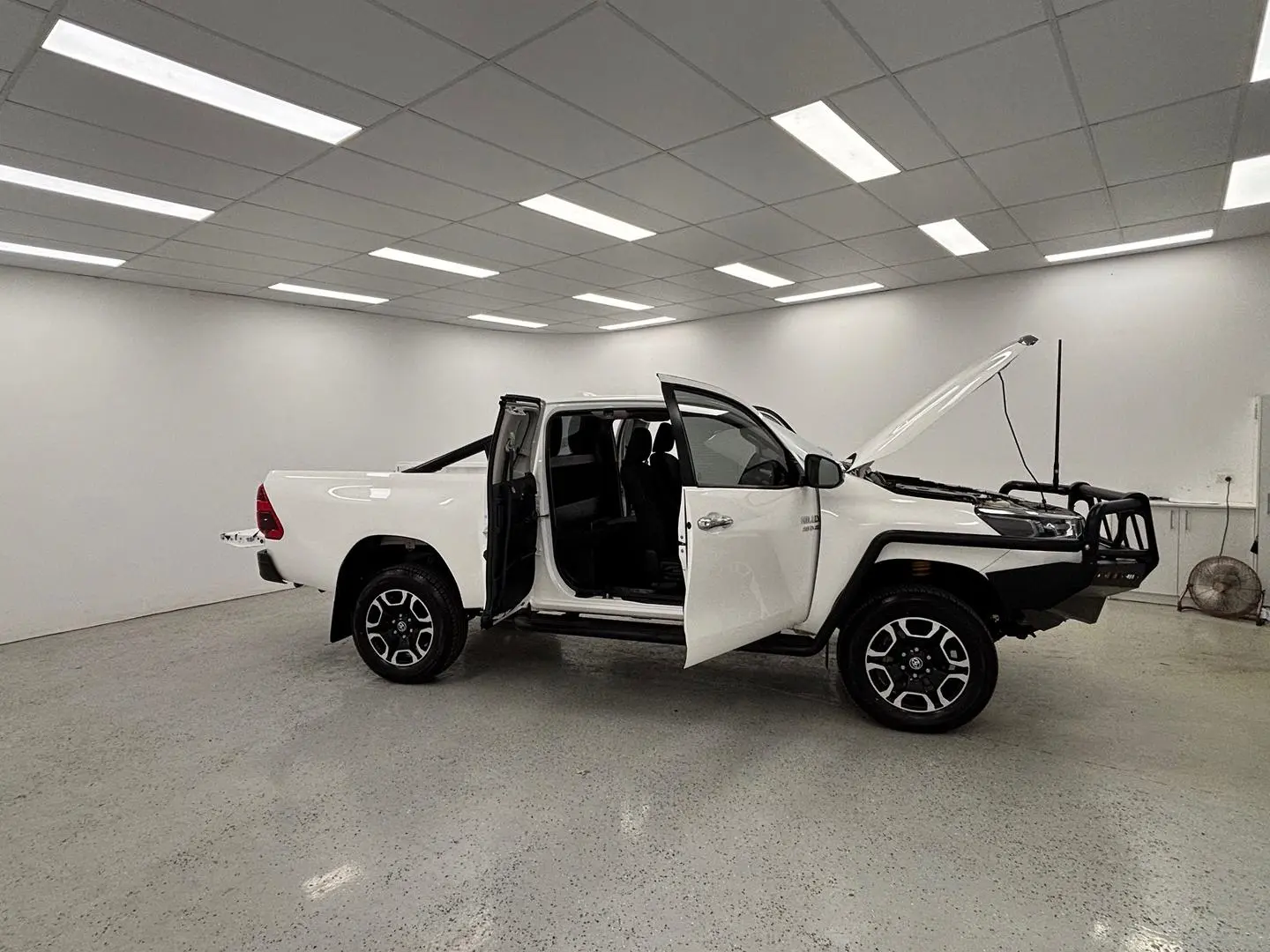 2022 Toyota Hilux Gallery Image 9