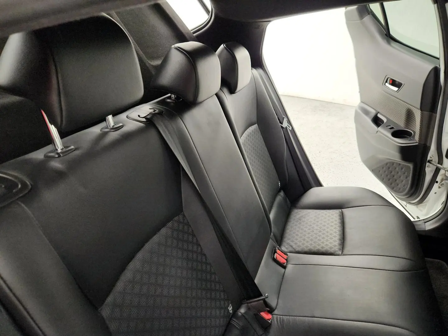 2022 Toyota C-HR Gallery Image 22