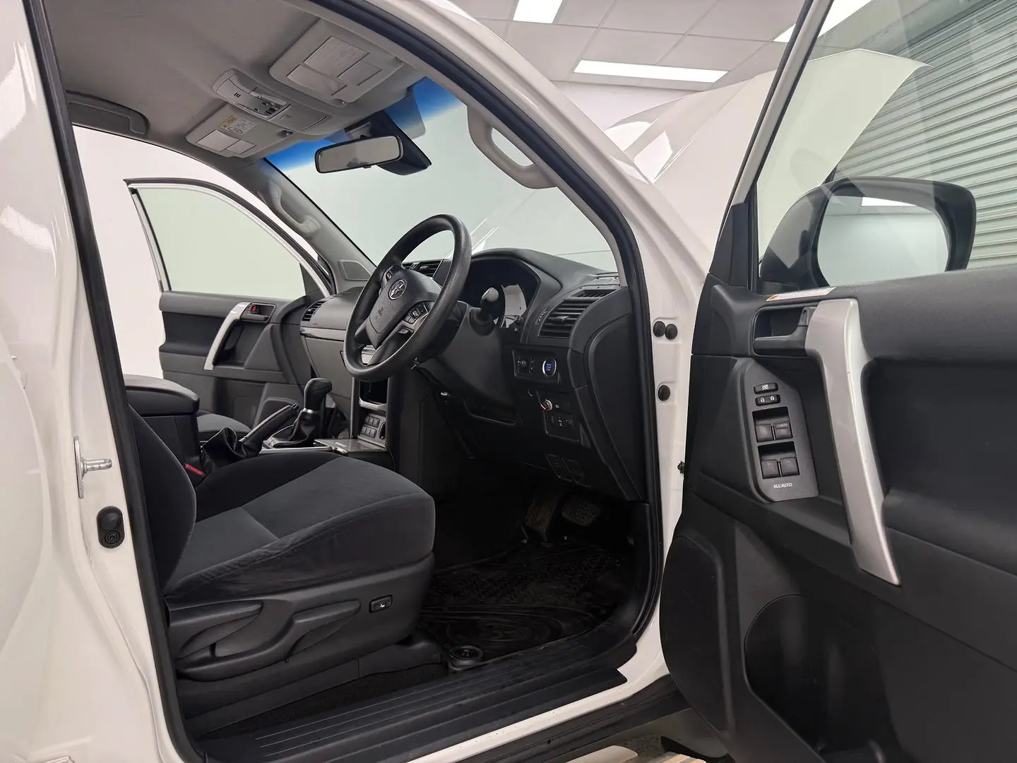 2020 Toyota Landcruiser Prado Gallery Image 19