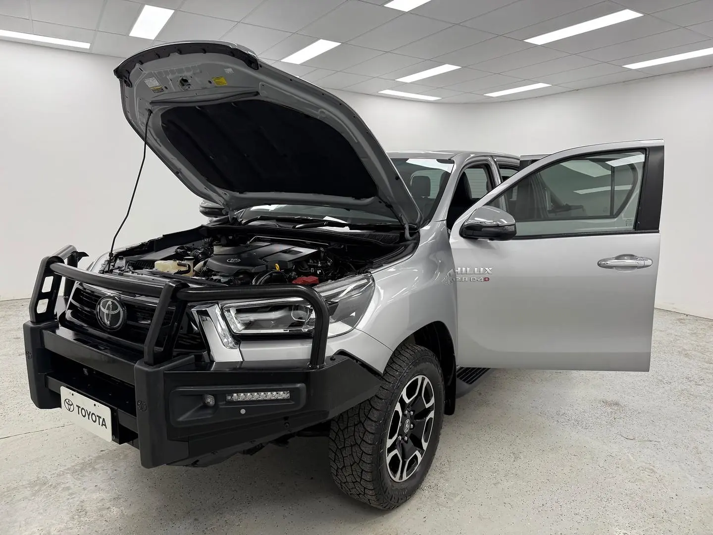 2023 Toyota Hilux Gallery Image 9