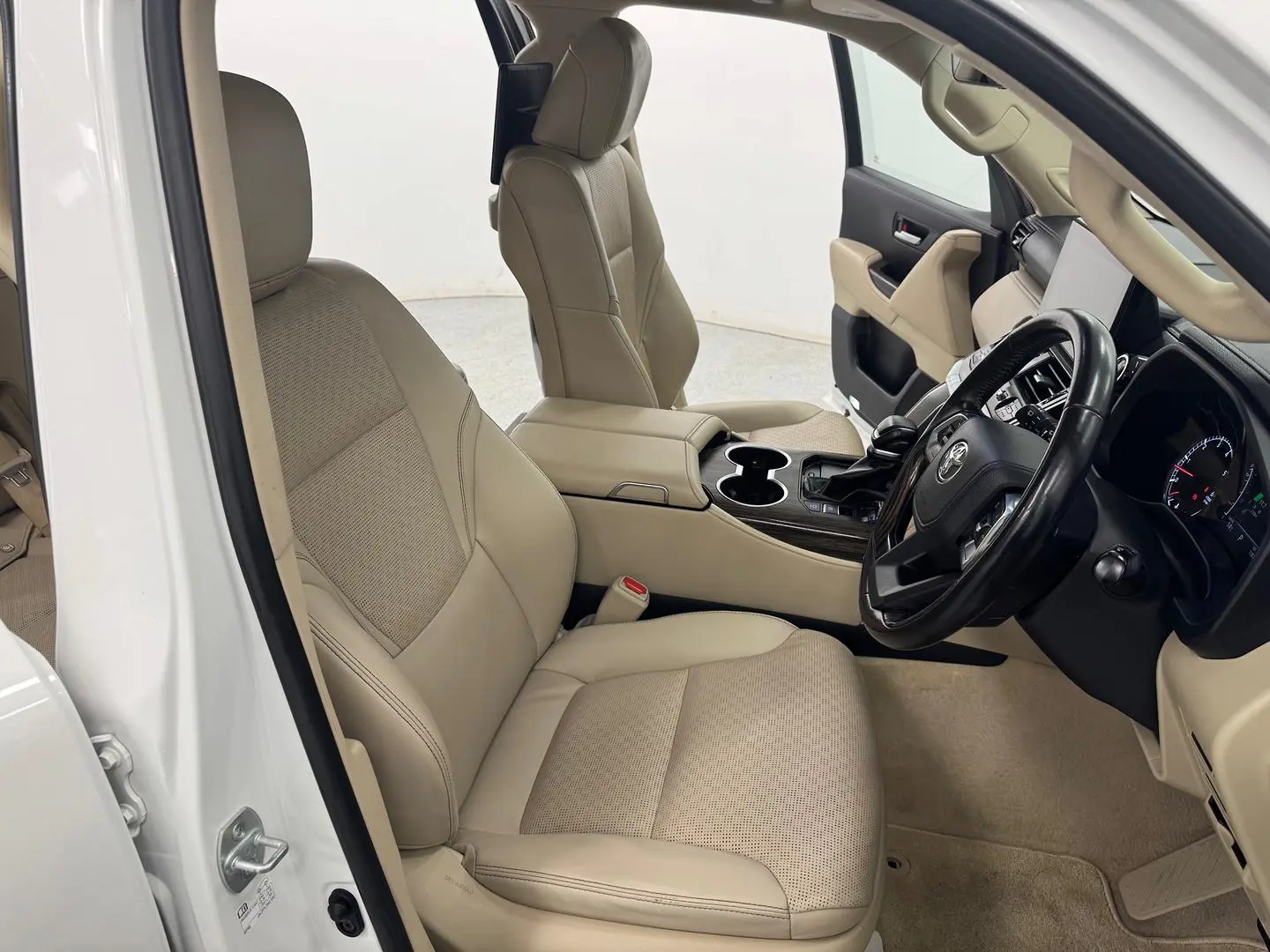 2022 Toyota Landcruiser Gallery Image 25