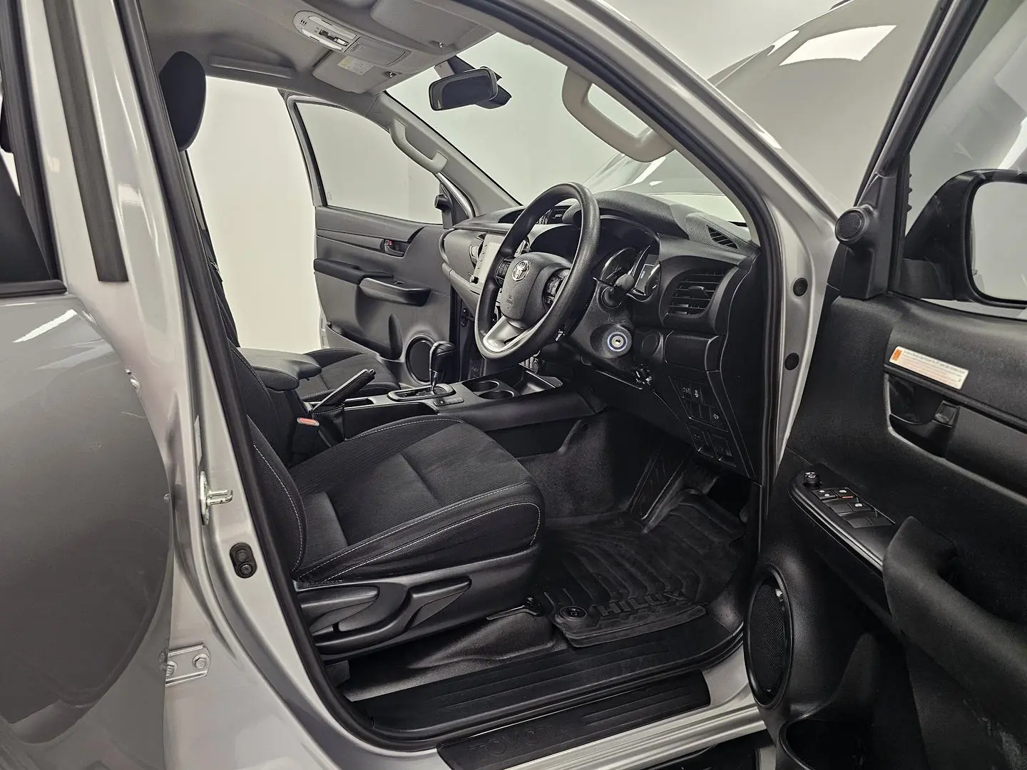 2022 Toyota Hilux Gallery Image 22