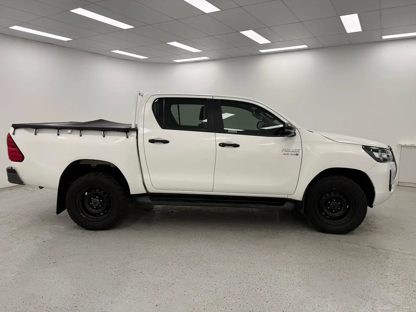 2022 Toyota Hilux Gallery Image 2