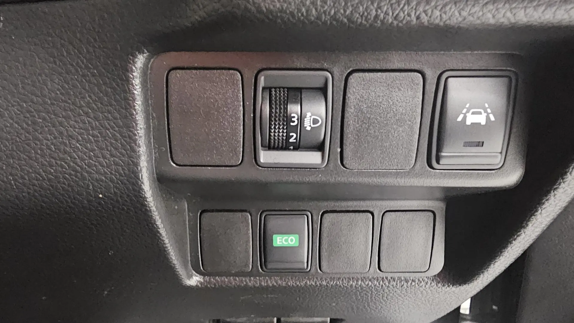 2018 Nissan QASHQAI Gallery Image 34