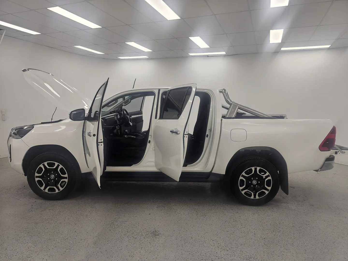 2021 Toyota Hilux Gallery Image 10