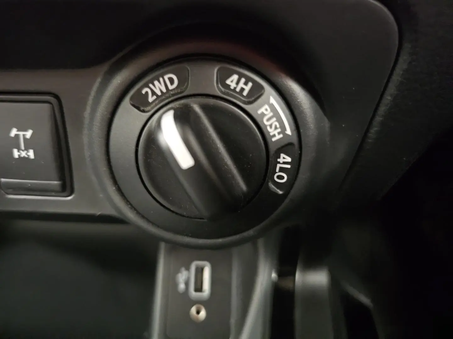 2021 Nissan Navara Gallery Image 31