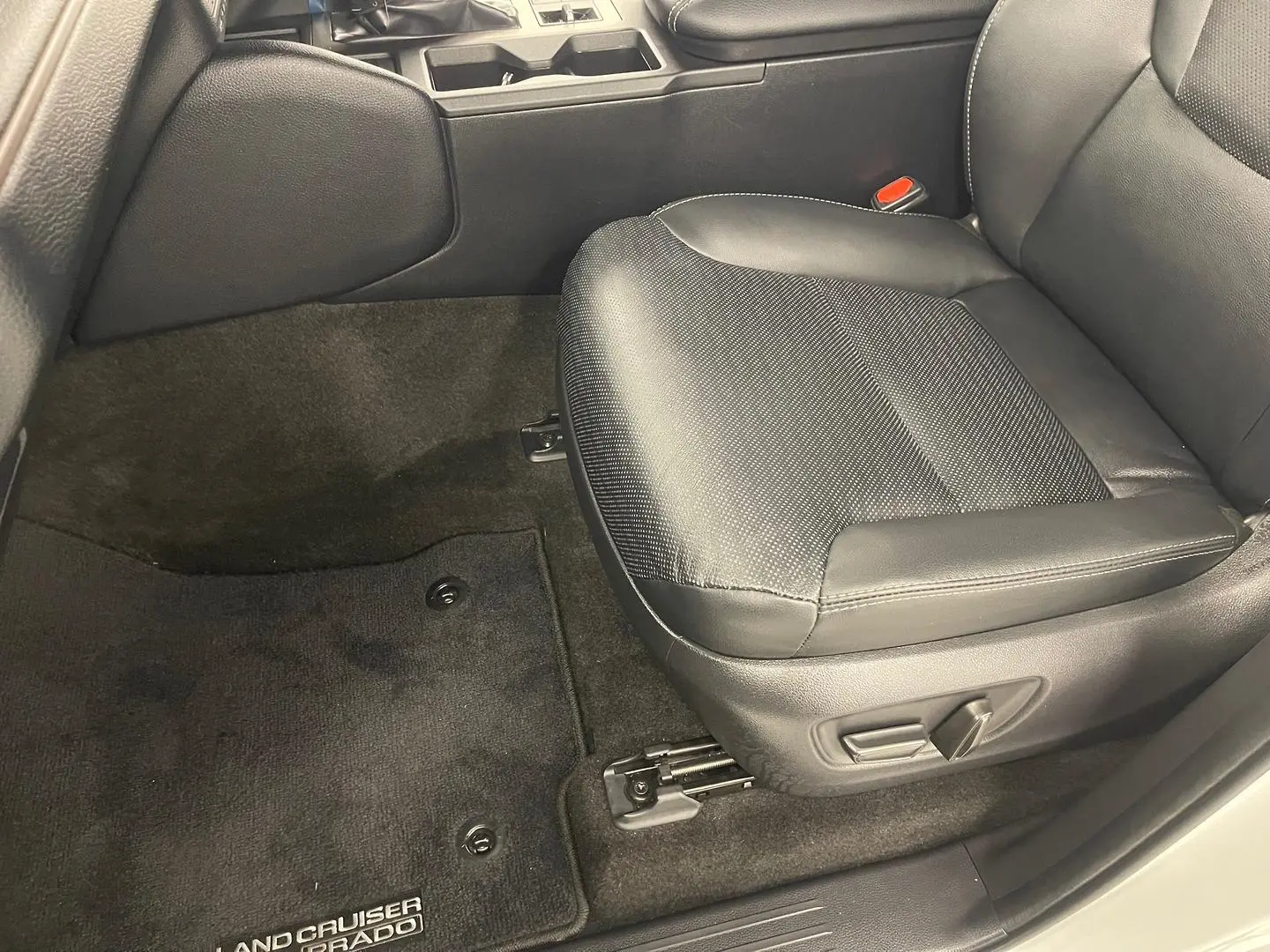 2024 Toyota Landcruiser Prado Gallery Image 17